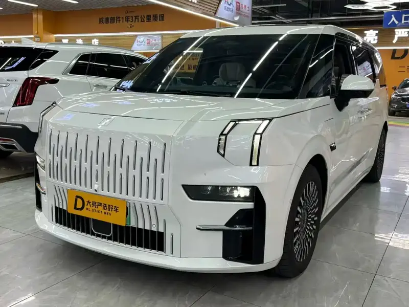 Zeekr 009, 2023