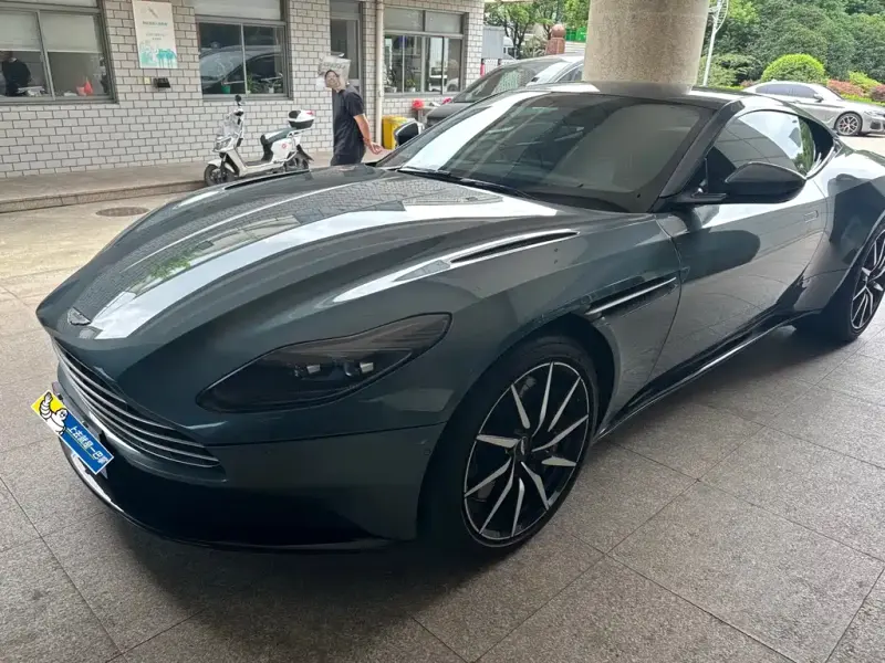 Aston Martin DB11, 2020
