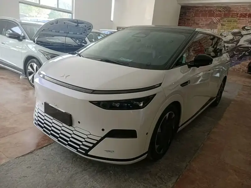 XPeng X9, 2024