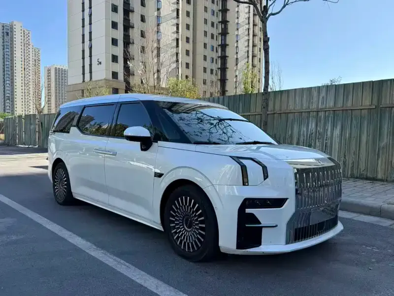 Zeekr 009, 2023