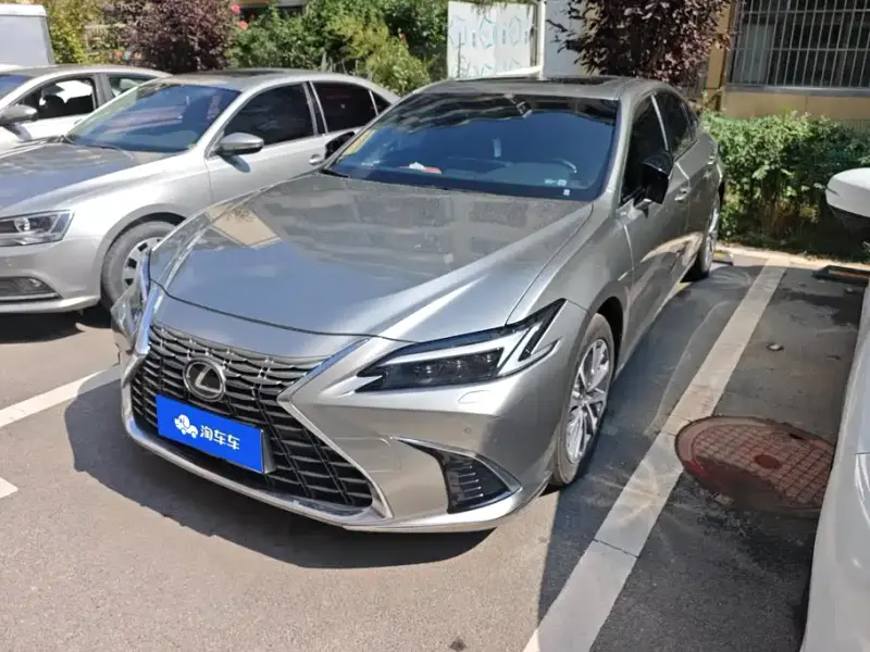 Lexus ES, 2025