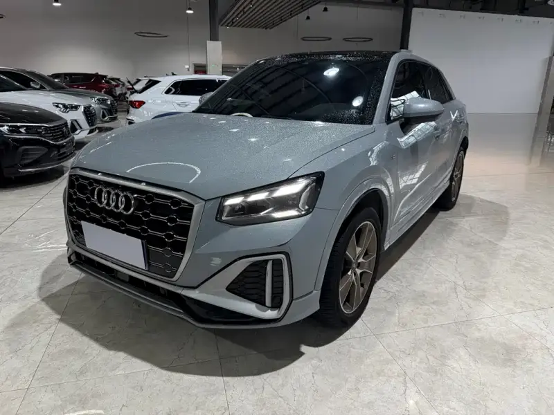 Audi Q2L, 2022