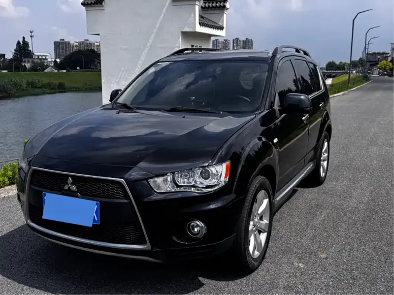 Mitsubishi Outlander (Import), 2012