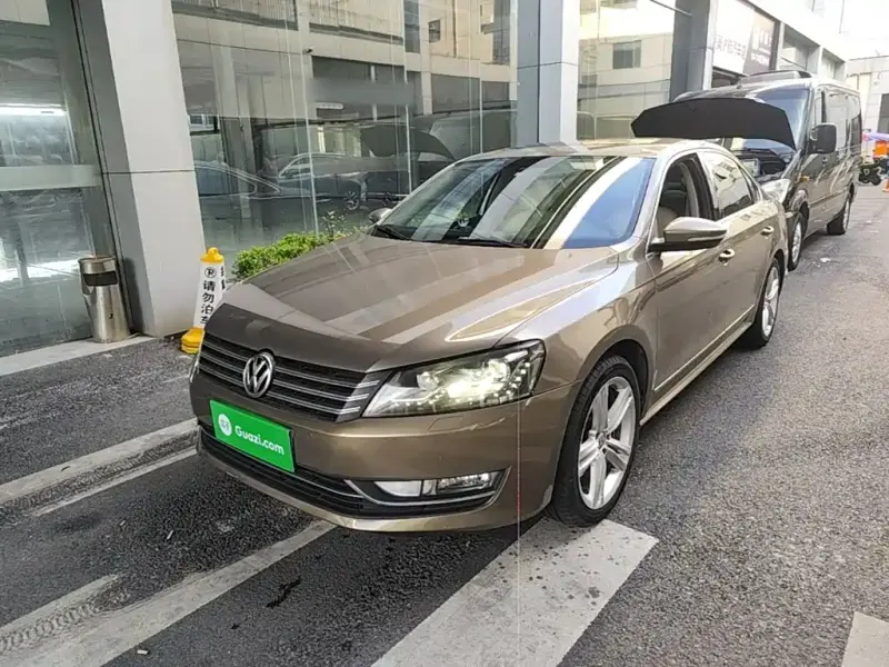 Volkswagen Passat Volkswagen Passat 2014 1.8TSI DSG Royal Premium Edition, 2015 — фото 1