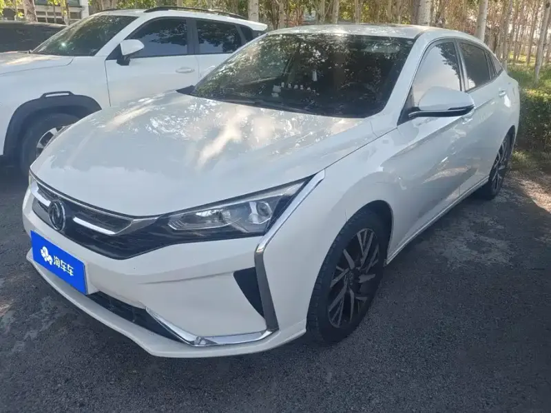 Aeolus Yixuan Dongfeng Yixuan 2020 230T Auto Dazzle Eye Edition, 2020 — фото 1