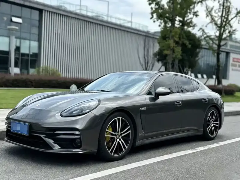 Porsche Panamera, 2010