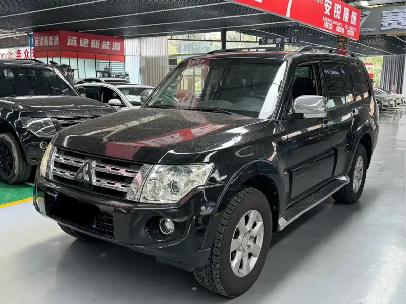 Mitsubishi Pajero (Import), 2013