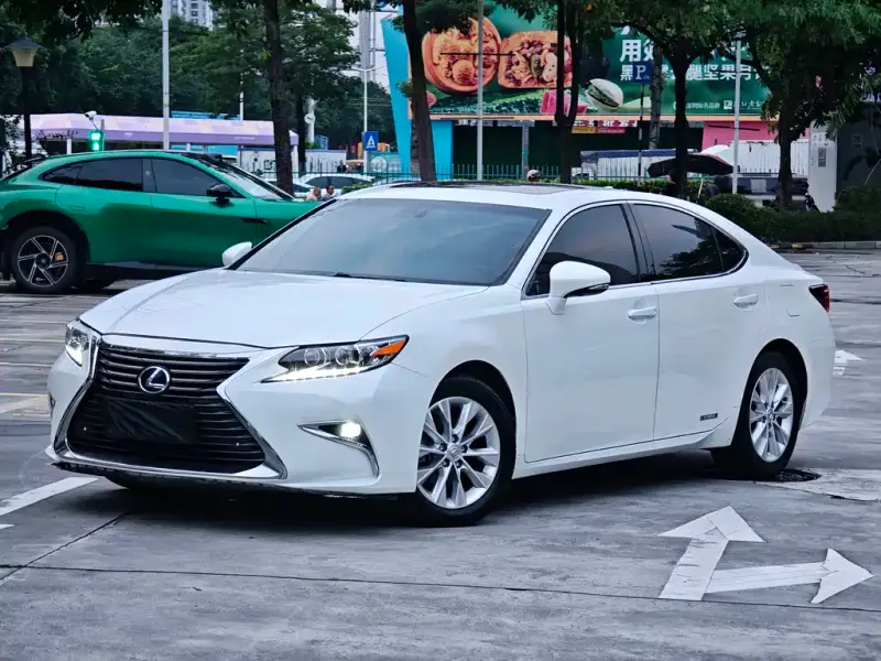 Lexus ES, 2014
