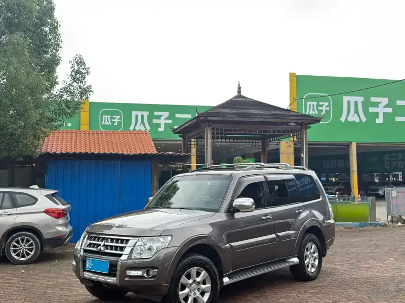 Mitsubishi Pajero (Import), 2016