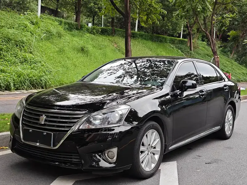 Toyota Crown, 2014