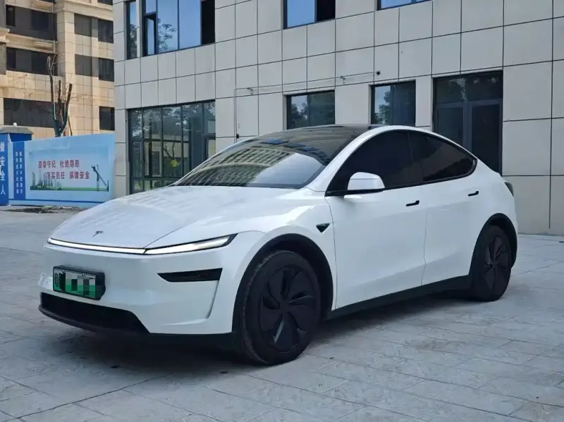 Tesla Model Y, 2025