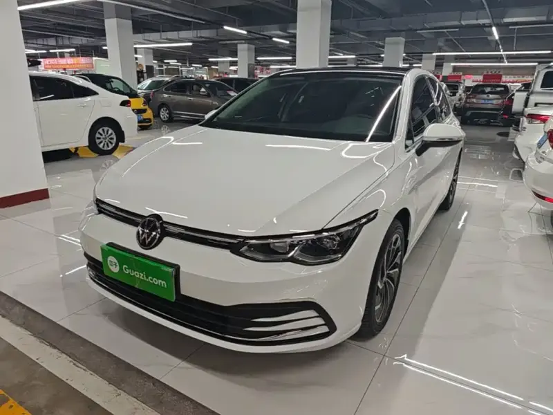 Volkswagen Golf, 2024