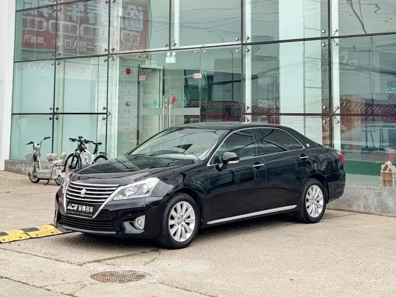 Toyota Crown, 2013
