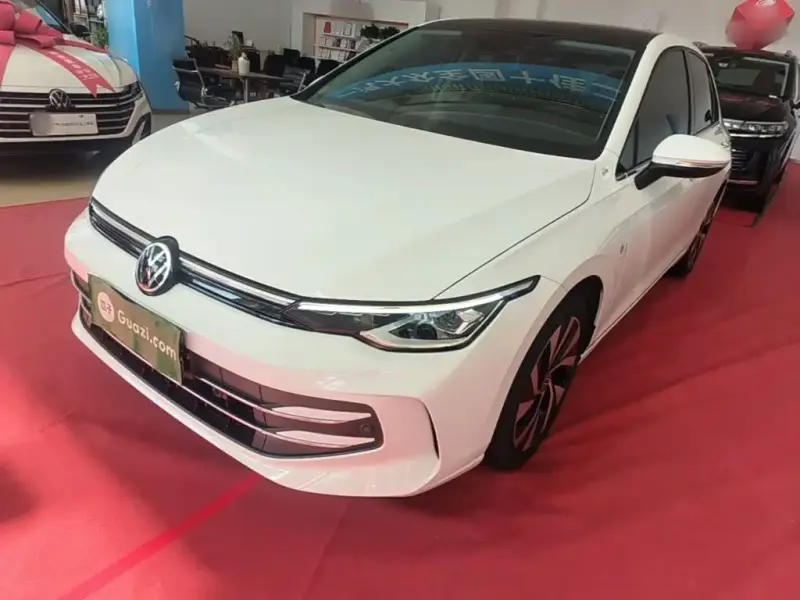 Volkswagen Golf, 2025