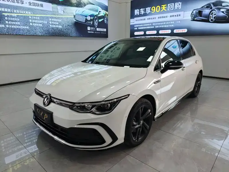 Volkswagen Golf, 2022