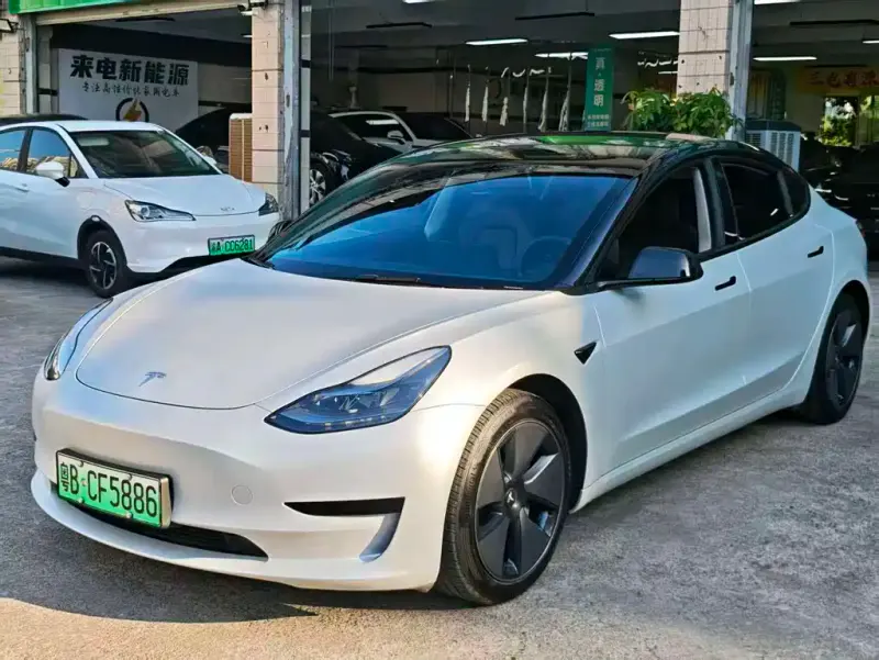 Tesla Model 3, 2022