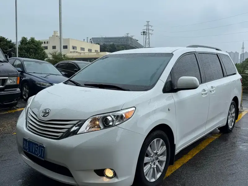 Toyota Sienna Toyota Sienna 2015 3.5L 4WD L, 2017 — фото 1