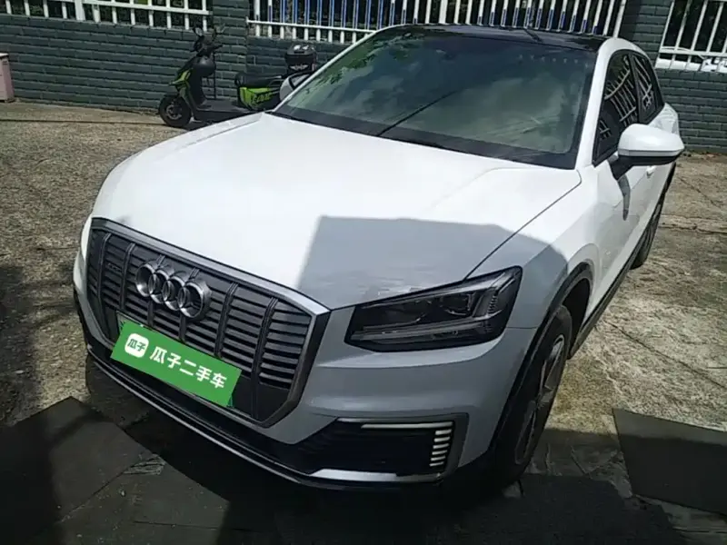 Audi Q2L e-tron, 2020
