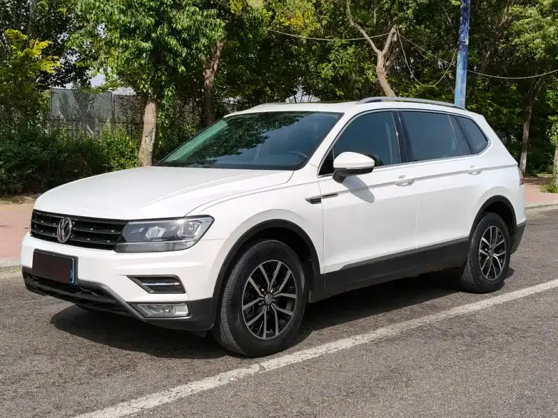 Volkswagen Tiguan L, 2017 — фото 1