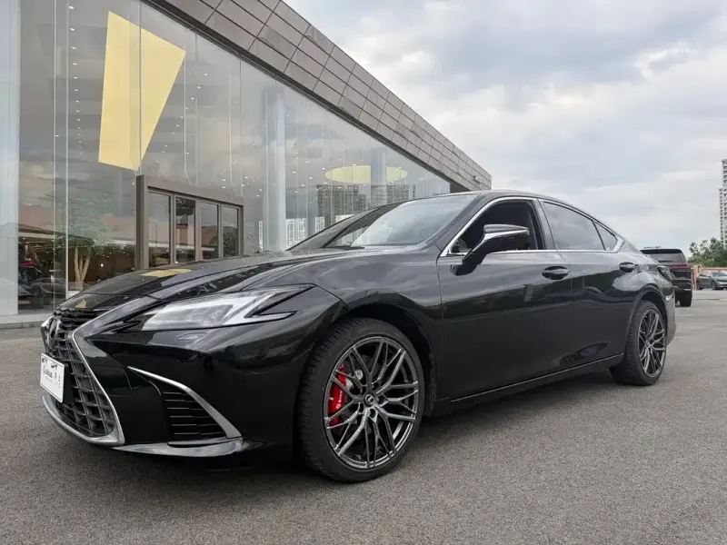 Lexus ES, 2025