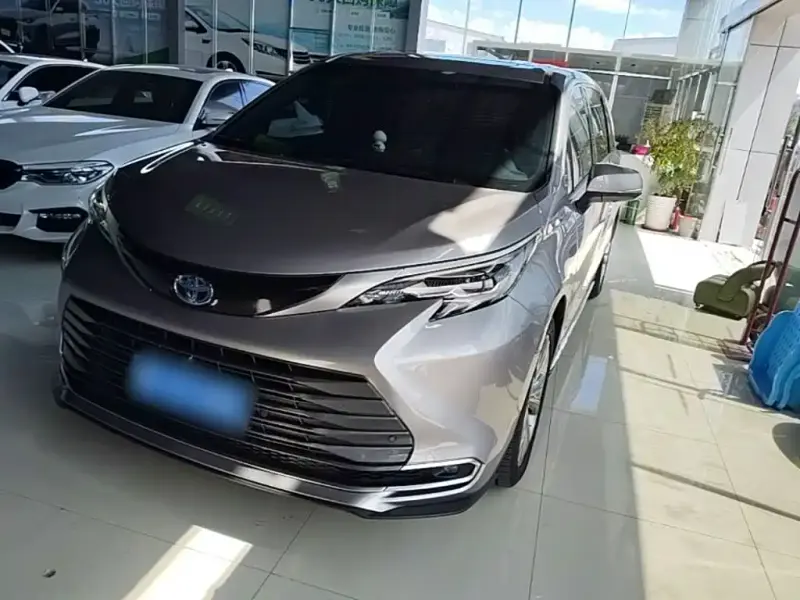 Toyota Sienna Toyota Sienna 2023 2.5L Hybrid Premium Edition, 2023 — фото 1