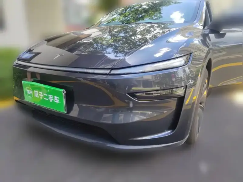 Tesla Model Y, 2025