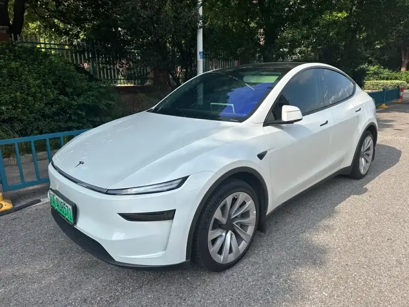 Tesla Model Y, 2025