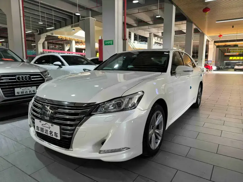 Toyota Crown, 2016