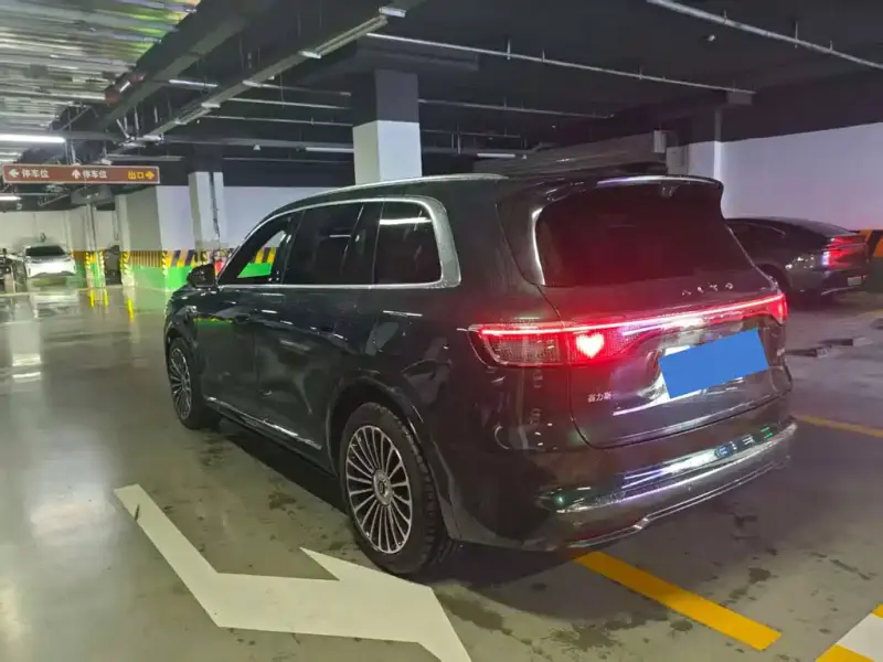 AITO M8, 2025