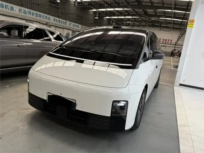 Li Auto Li MEGA, 2025