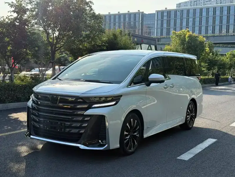 Toyota Alphard, 2025