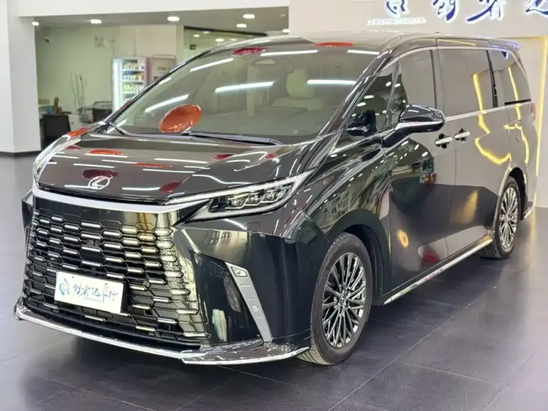 Lexus LM, 2024