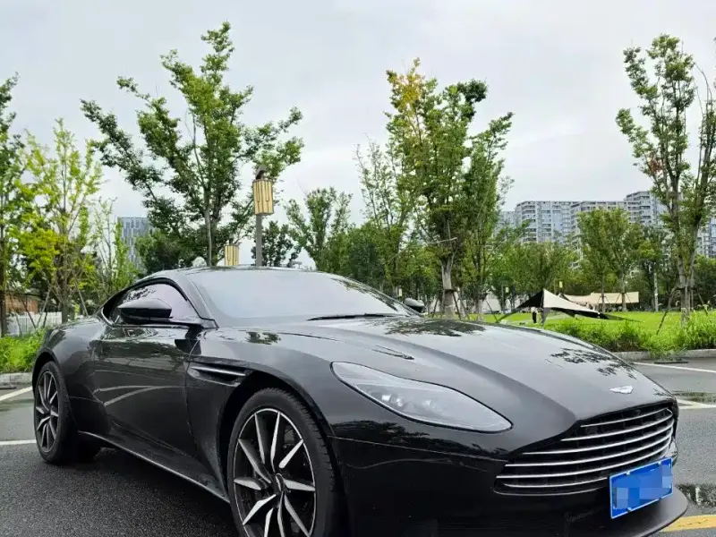 Aston Martin DB11, 2020
