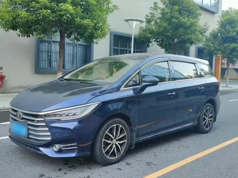 BYD MAX, 2018