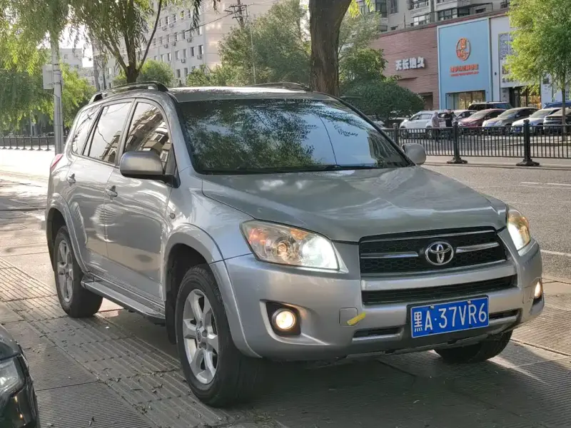 Toyota RAV4, 2010