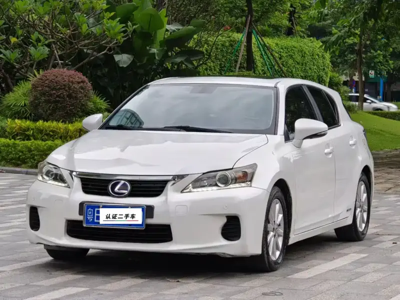 Lexus CT, 2013