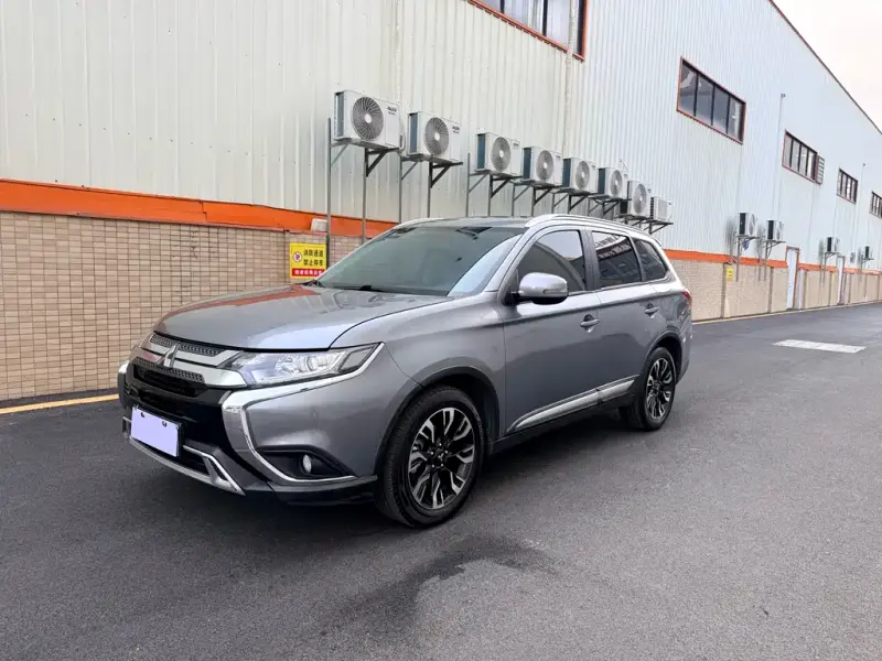Mitsubishi Outlander, 2020