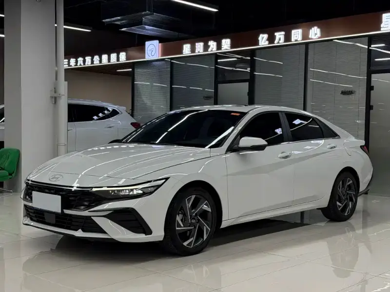 Hyundai Elantra, 2025