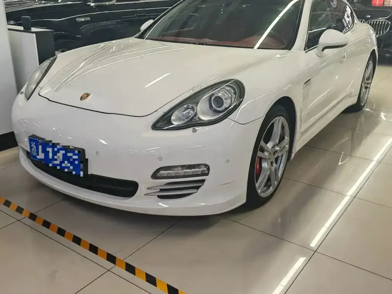 Porsche Panamera, 2011