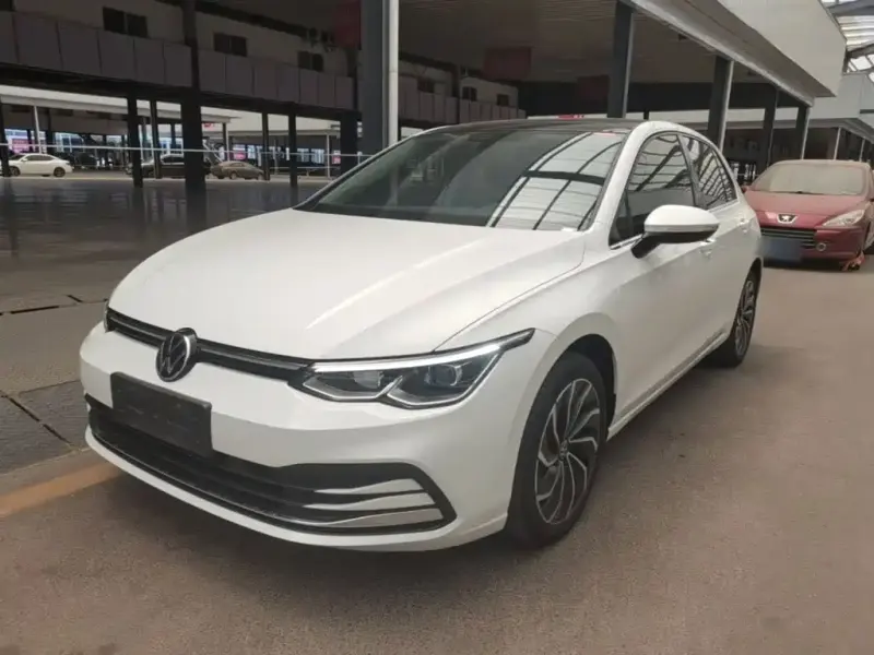 Volkswagen Golf, 2024