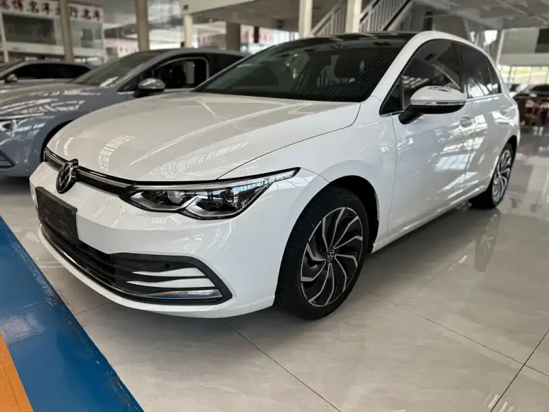 Volkswagen Golf, 2023