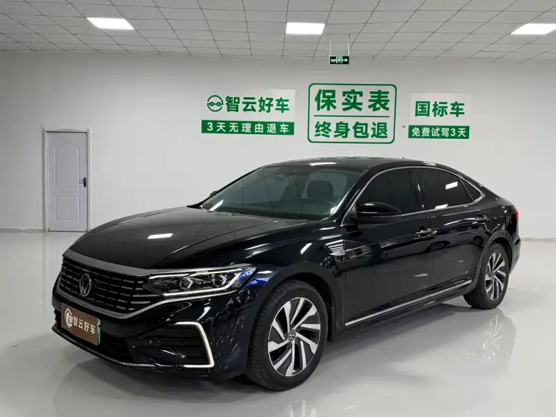 Volkswagen Passat PHEV плагин-гибрид 2023 версия 430PHEV гибрид Люкс, 2023 — фото 1