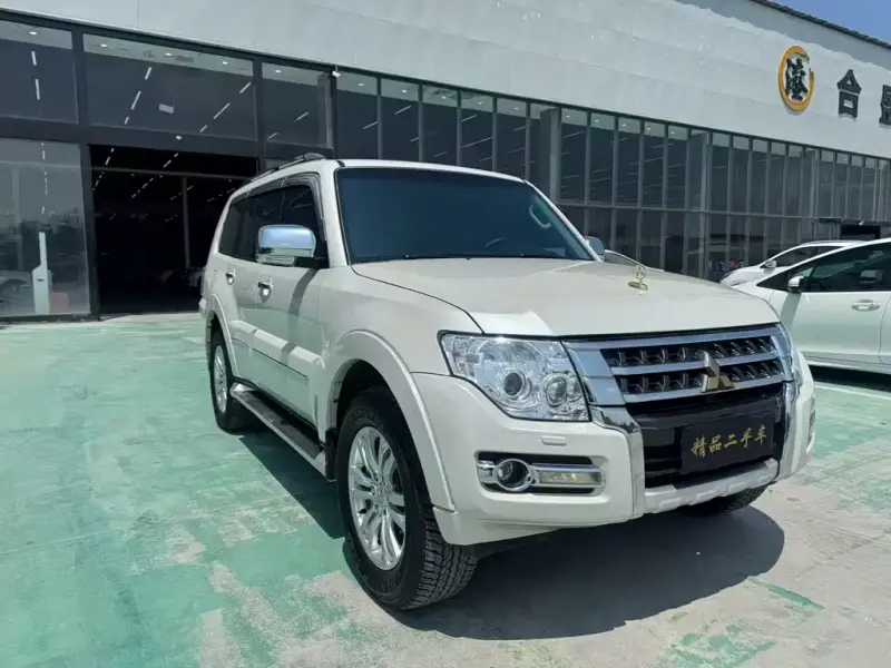 Mitsubishi Pajero (Import), 2020