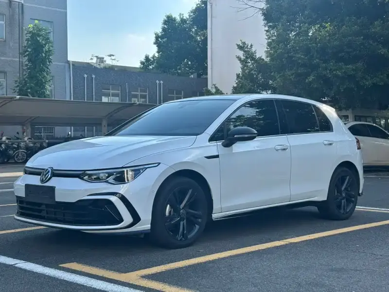 Volkswagen Golf, 2023