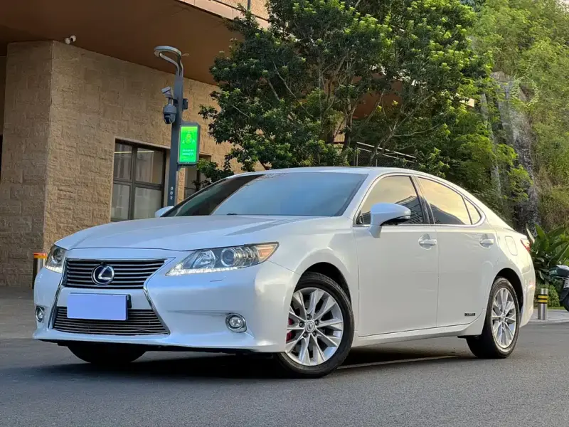 Lexus ES, 2014