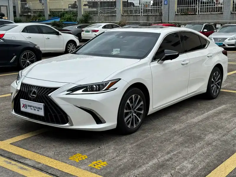 Lexus ES, 2024