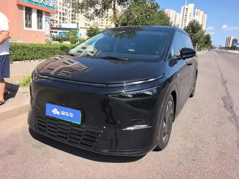 XPeng X9, 2024
