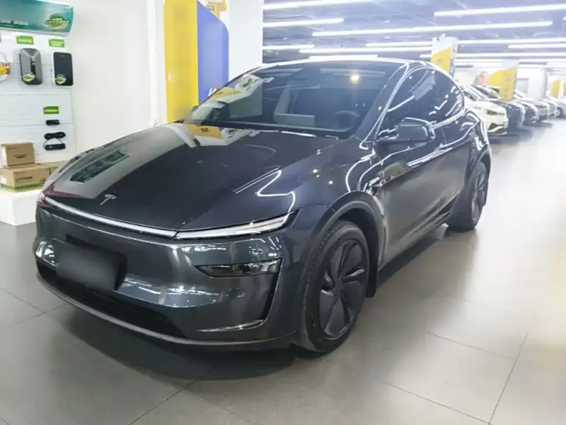 Tesla Model Y, 2025