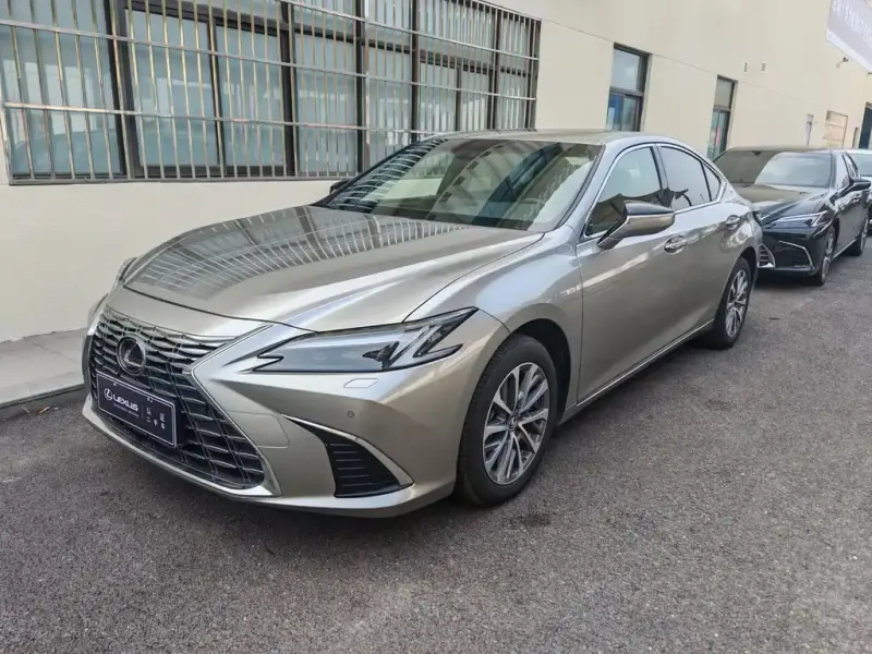 Lexus ES, 2025