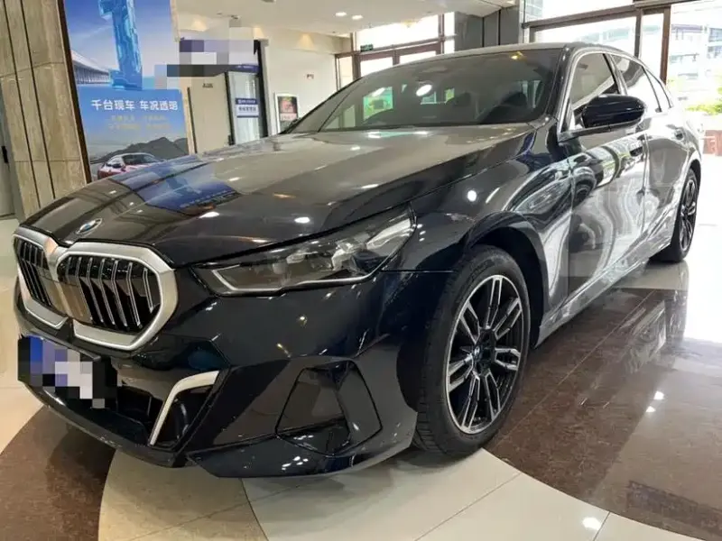 BMW 5 Series, 2025